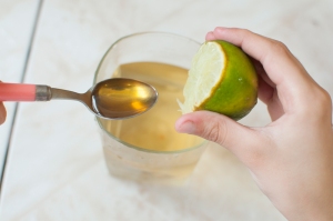 Agregar limón y miel